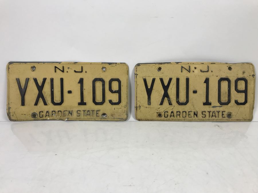 Pair Of Vintage New Jersey License Plates And Souvenir Nevada Hiroler License Plate [Photo 2]
