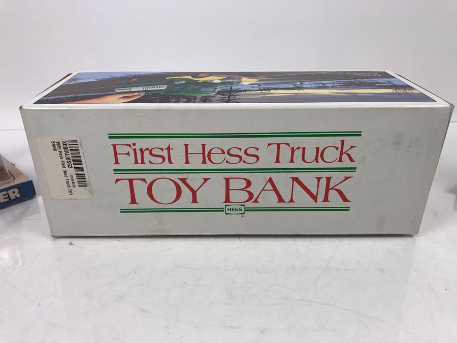 Hess Toy Truck In Box And Pair Of Chevron Cars [Photo 5]