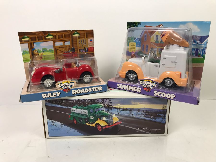 Hess Toy Truck In Box And Pair Of Chevron Cars [Photo 1]