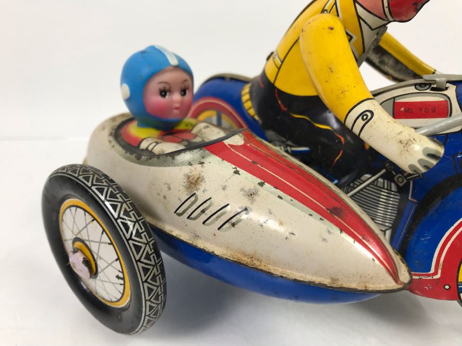 Pair Of Tin Toys [Photo 3]