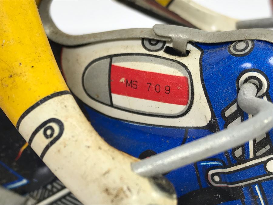 Pair Of Tin Toys [Photo 5]