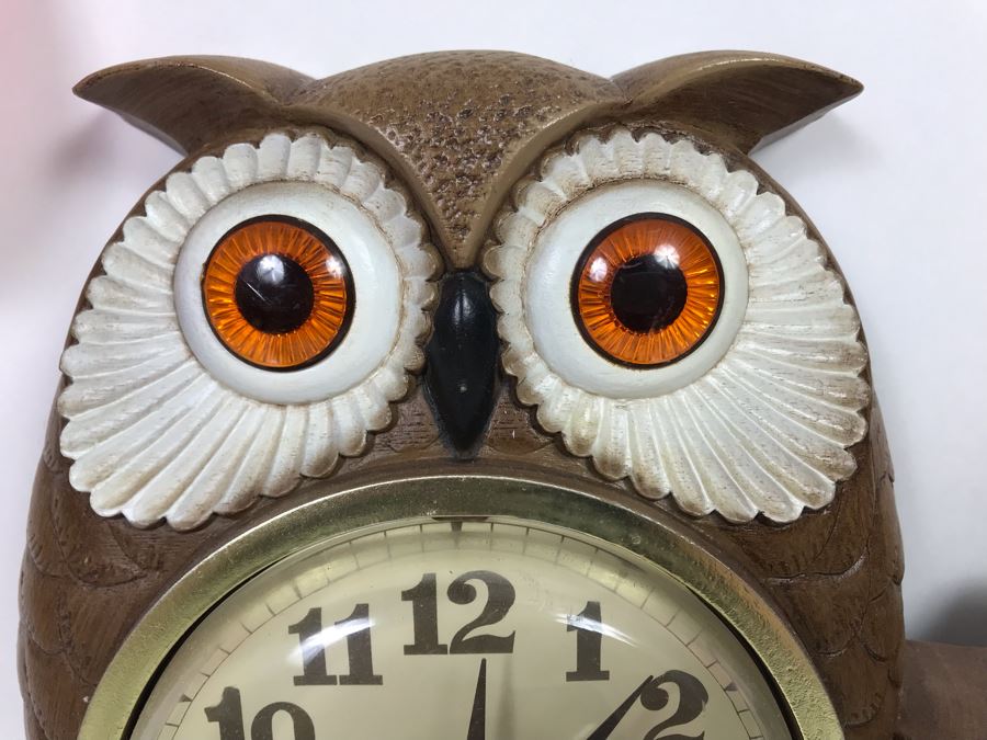 Vintage New Haven Owl Wall Clock And Pair Of Plastic Pink Flamingos [Photo 3]