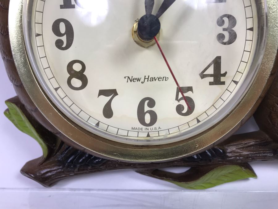 Vintage New Haven Owl Wall Clock And Pair Of Plastic Pink Flamingos [Photo 5]
