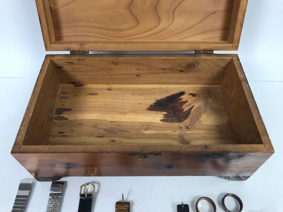 Vintage Wooden Box With Mickey Mouse Watches, The Black Hole Watch, Pepsi Watch, Pearl Playing Cards Watch, Road Runner Watches And Mens Rings [Photo 8]