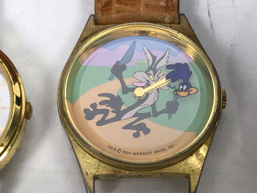 Vintage Wooden Box With Mickey Mouse Watches, The Black Hole Watch, Pepsi Watch, Pearl Playing Cards Watch, Road Runner Watches And Mens Rings [Photo 13]