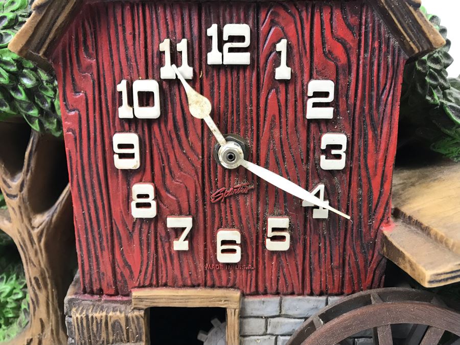 Spartus Corporation Plastic Wall Clock [Photo 2]