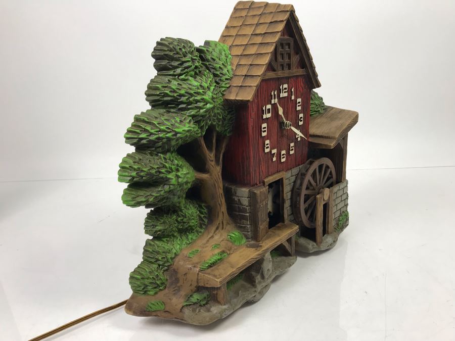 Spartus Corporation Plastic Wall Clock [Photo 5]