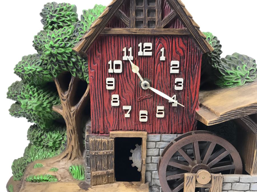 Spartus Corporation Plastic Wall Clock [Photo 4]