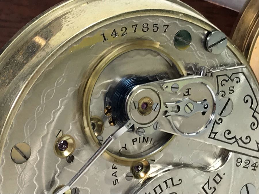 Working Hamilton Watch Co 924 Pocket Watch 17 Jewels Lancaster PA With Handmade Wooden Pocket Watch Display Case [Photo 11]