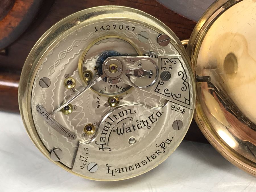 Working Hamilton Watch Co 924 Pocket Watch 17 Jewels Lancaster PA With Handmade Wooden Pocket Watch Display Case [Photo 7]