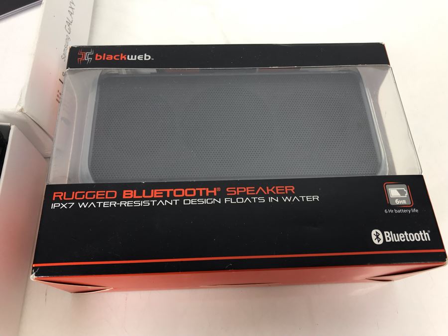 Samsung Galaxy Tab 2 Tablet And Blackweb Bluetooth Speaker [Photo 4]
