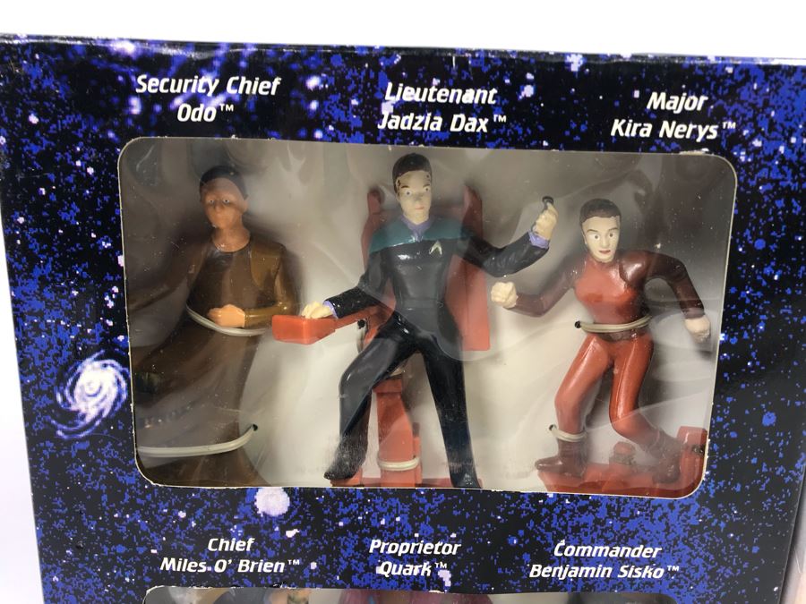 (2) Star Trek Space Action Figures Sets: Deep Space Nine And Generations [Photo 3]