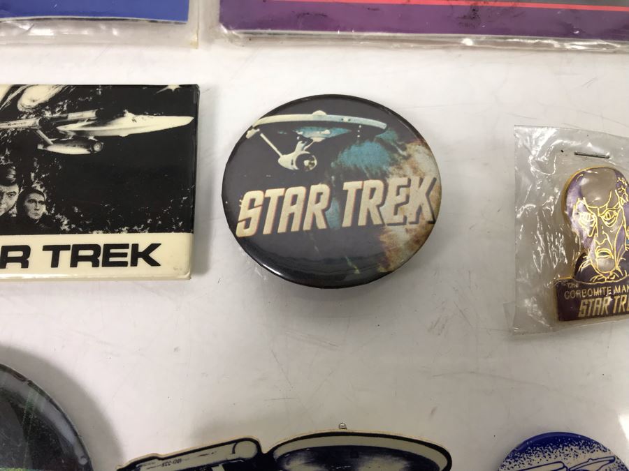 Star Trek Collectibles: Pins, Buttons, Keychains, Comic Books, Sealed Star Trek Trading Cards - See Photos [Photo 5]