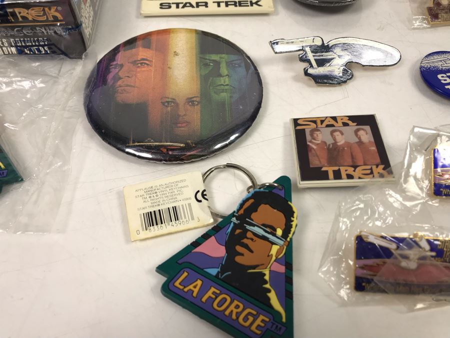 Star Trek Collectibles: Pins, Buttons, Keychains, Comic Books, Sealed Star Trek Trading Cards - See Photos [Photo 11]