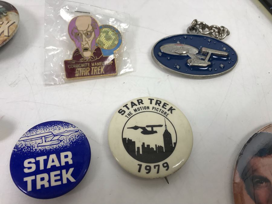 Star Trek Collectibles: Pins, Buttons, Keychains, Comic Books, Sealed Star Trek Trading Cards - See Photos [Photo 6]