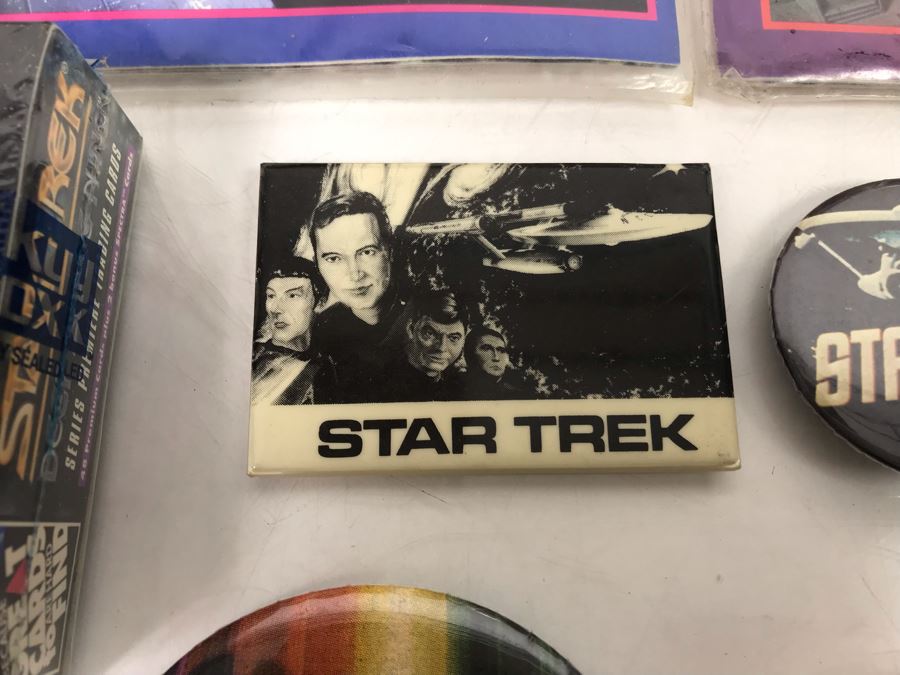 Star Trek Collectibles: Pins, Buttons, Keychains, Comic Books, Sealed Star Trek Trading Cards - See Photos [Photo 4]