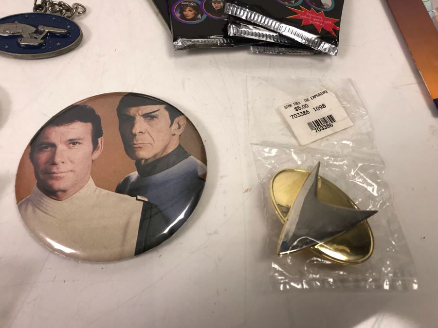 Star Trek Collectibles: Pins, Buttons, Keychains, Comic Books, Sealed Star Trek Trading Cards - See Photos [Photo 8]