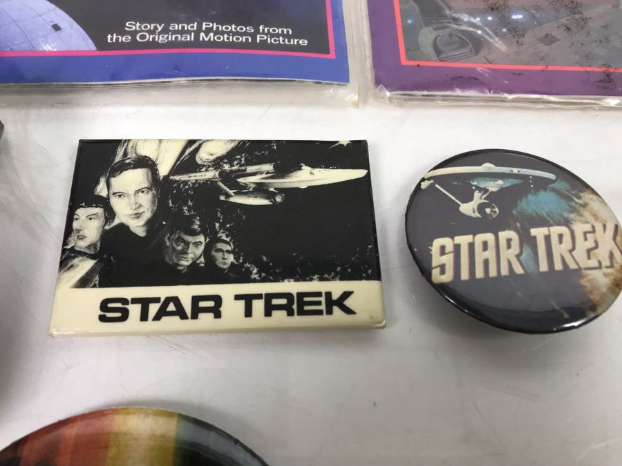 Star Trek Collectibles: Pins, Buttons, Keychains, Comic Books, Sealed Star Trek Trading Cards - See Photos [Photo 21]