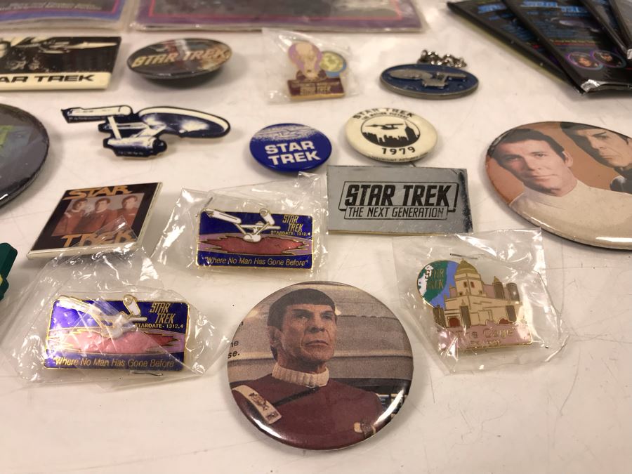 Star Trek Collectibles: Pins, Buttons, Keychains, Comic Books, Sealed Star Trek Trading Cards - See Photos [Photo 10]