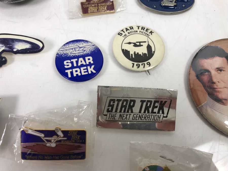 Star Trek Collectibles: Pins, Buttons, Keychains, Comic Books, Sealed Star Trek Trading Cards - See Photos [Photo 7]