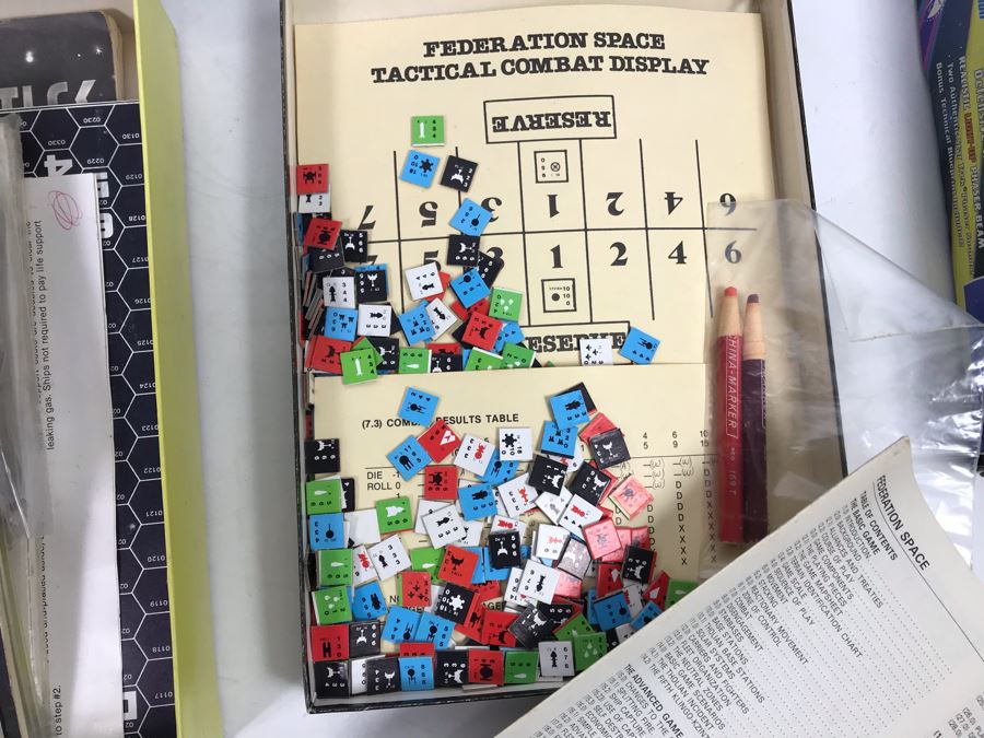 Star Trek The Next Generation Phaser Playmates, Star Fleet Battles Game And Federation Space Game - See Photos [Photo 10]