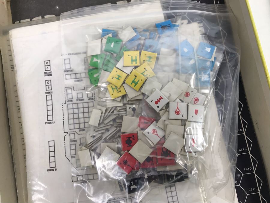 Star Trek The Next Generation Phaser Playmates, Star Fleet Battles Game And Federation Space Game - See Photos [Photo 14]