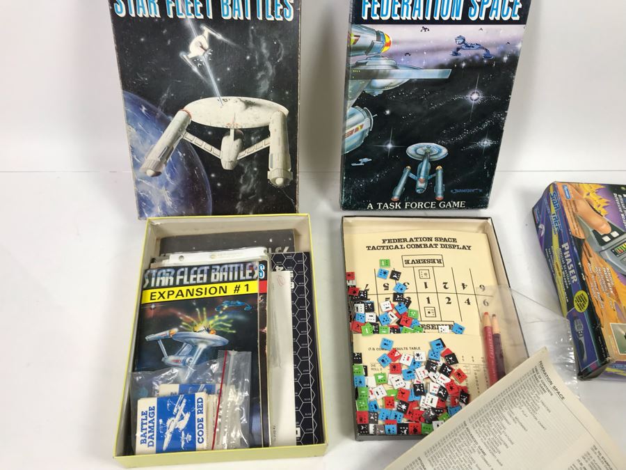 Star Trek The Next Generation Phaser Playmates, Star Fleet Battles Game And Federation Space Game - See Photos [Photo 9]