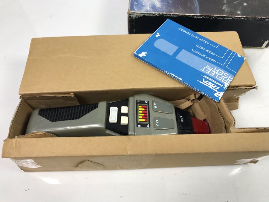 Star Trek The Next Generation Phaser Playmates, Star Fleet Battles Game And Federation Space Game - See Photos [Photo 6]