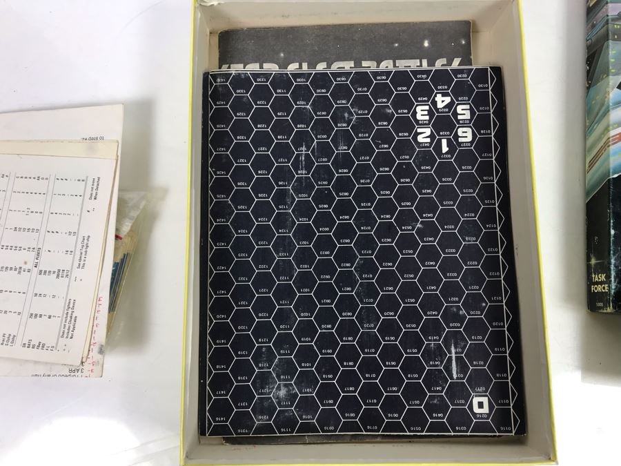 Star Trek The Next Generation Phaser Playmates, Star Fleet Battles Game And Federation Space Game - See Photos [Photo 16]