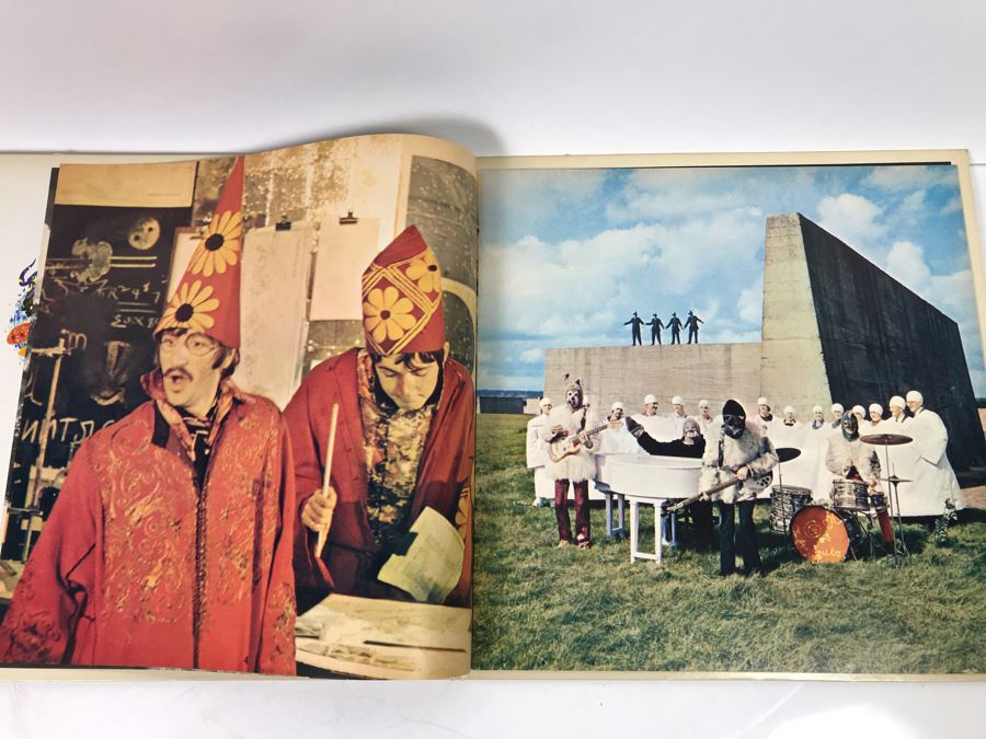 The Beatles Magical Mystery Tour Gatefold With Cherry 24-Page Color Picture Book SMAL-2835 [Photo 9]