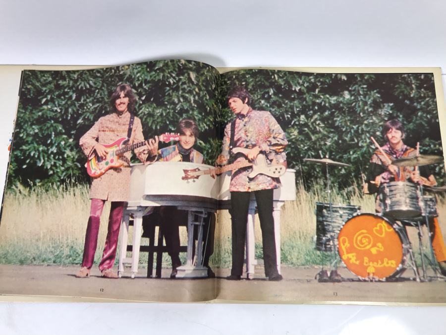 The Beatles Magical Mystery Tour Gatefold With Cherry 24-Page Color Picture Book SMAL-2835 [Photo 14]