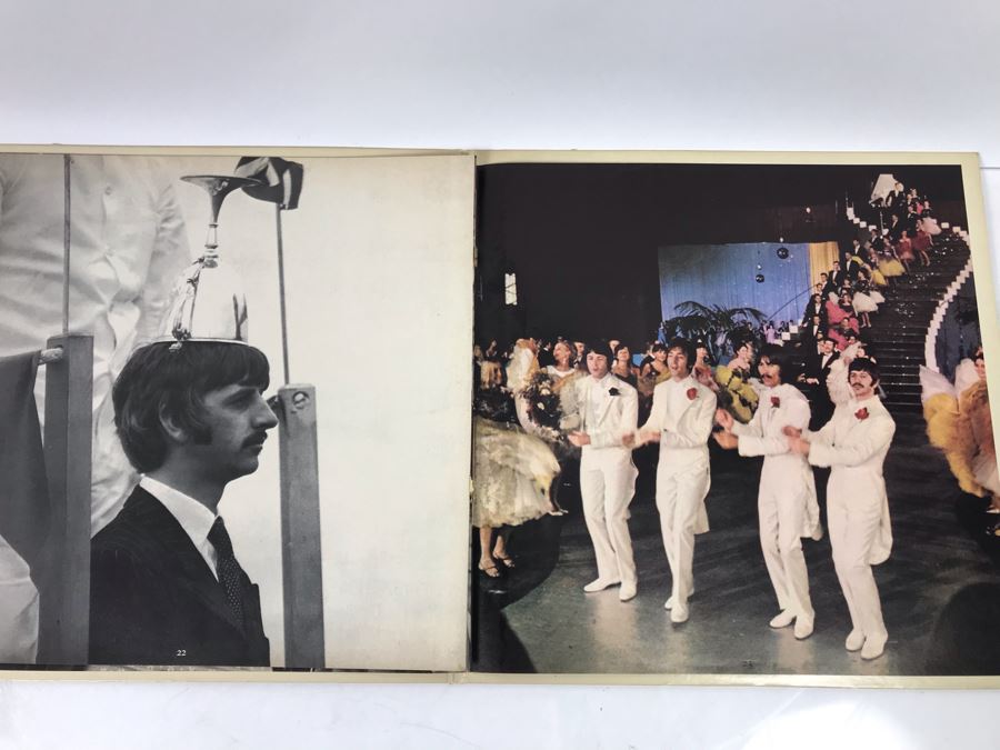 The Beatles Magical Mystery Tour Gatefold With Cherry 24-Page Color Picture Book SMAL-2835 [Photo 19]