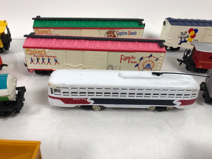 Toy Train Lot With Trains, Tracks, Transformers, Accessories And Books - See Photos [Photo 17]