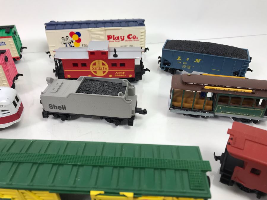 Toy Train Lot With Trains, Tracks, Transformers, Accessories And Books - See Photos [Photo 16]