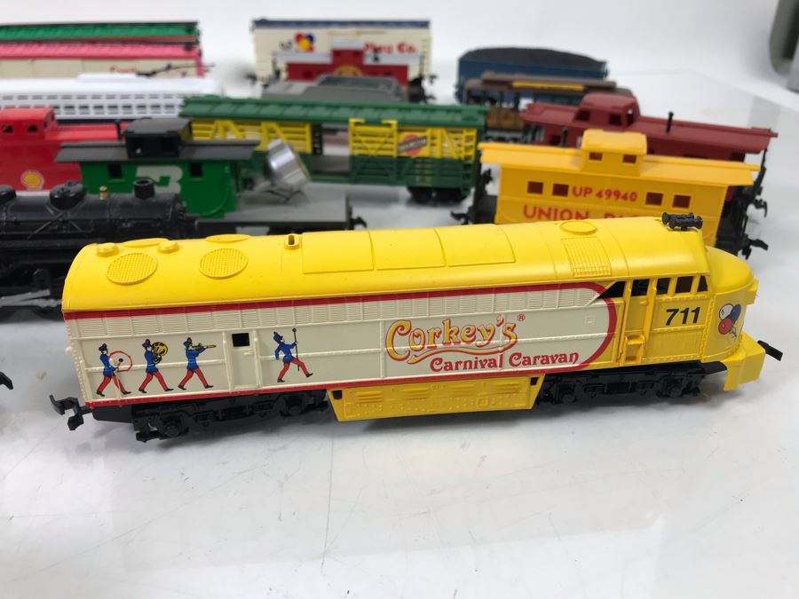Toy Train Lot With Trains, Tracks, Transformers, Accessories And Books - See Photos [Photo 14]