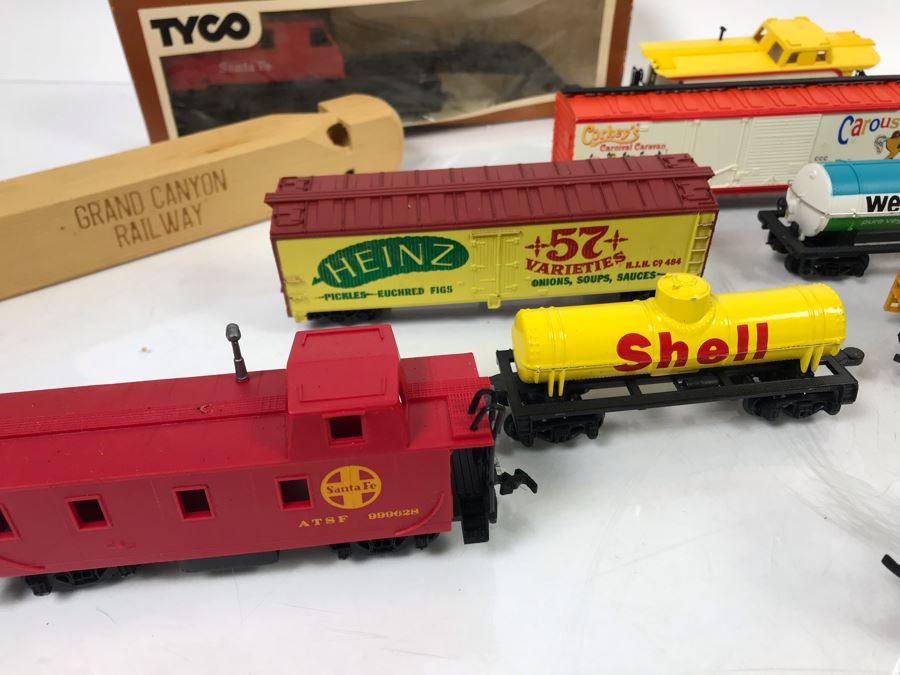 Toy Train Lot With Trains, Tracks, Transformers, Accessories And Books - See Photos [Photo 9]