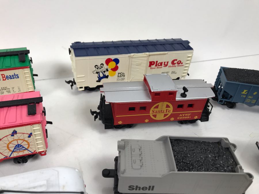 Toy Train Lot With Trains, Tracks, Transformers, Accessories And Books - See Photos [Photo 18]