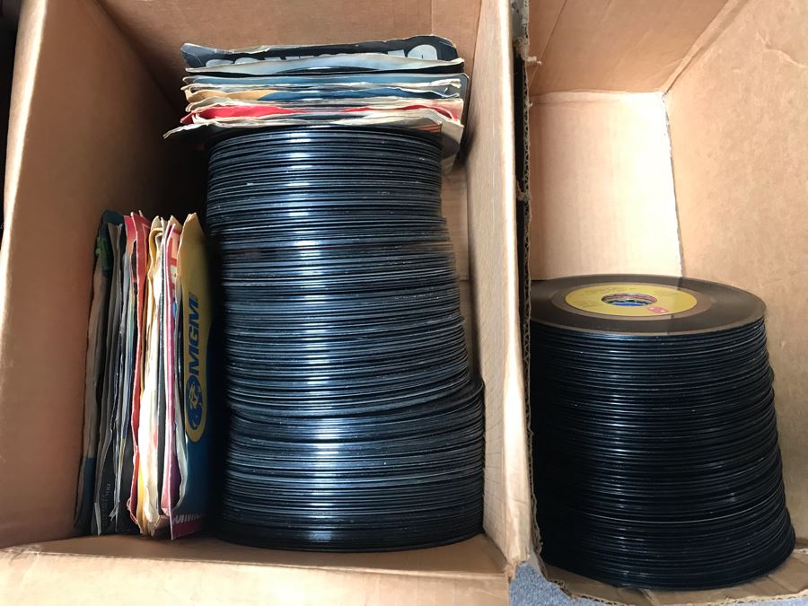 45RPM Vinyl Record Lot With Mainly 60s 70s Rock, Soul [Photo 1]
