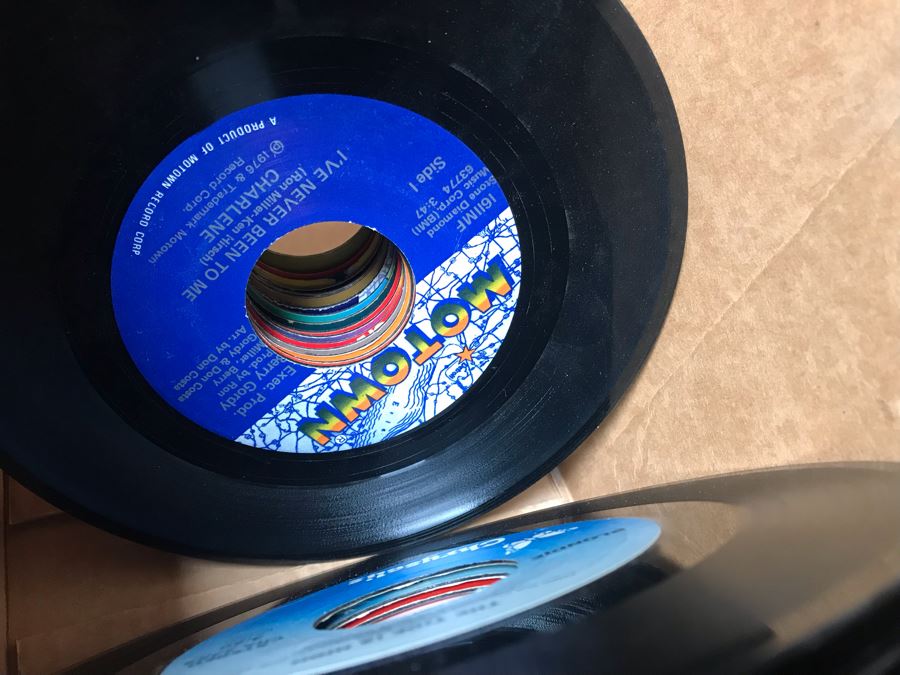 45RPM Vinyl Record Lot With Mainly 60s 70s Rock, Soul [Photo 13]