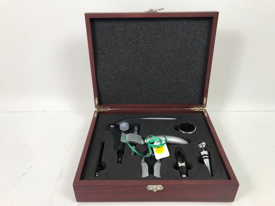 New Monogramed 'Kelly' Wine Valet Retails $89 [Photo 3]