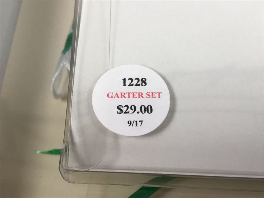 (9) Irish Garter Sets Retails $261 [Photo 9]