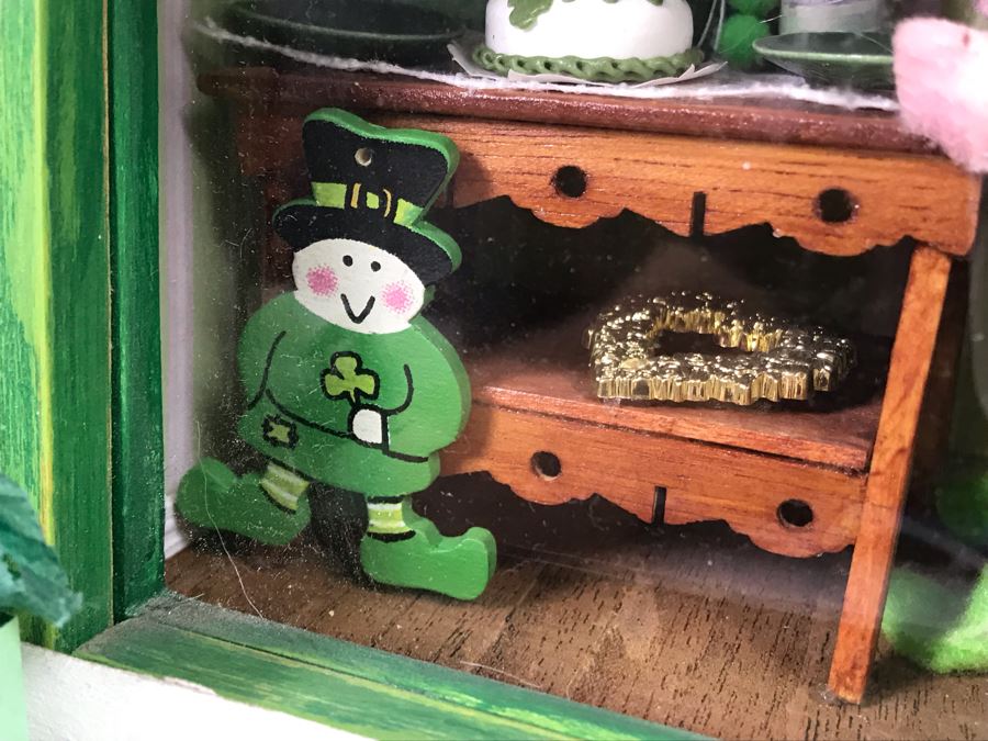 O'Ireland Themed Small World Miniature Irish Home Display Model With Bailey's Irish Cream, Beleek, Furniture [Photo 10]