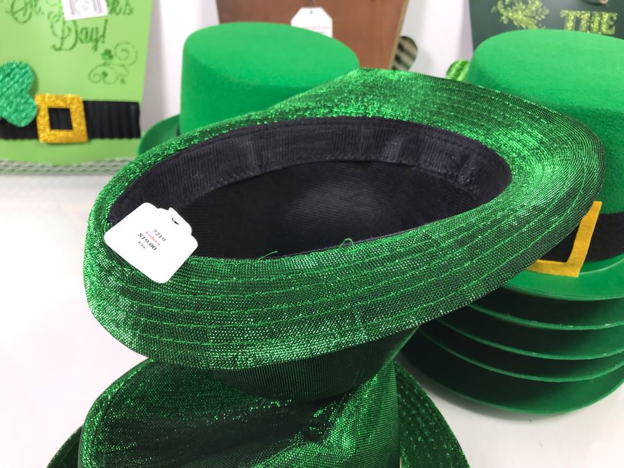 (3) New Hanna's Handiworks Metal Irish Hat Hangers, (9) Irish Top Hats And (3) Irish Fedora Hats Retails $174 [Photo 12]