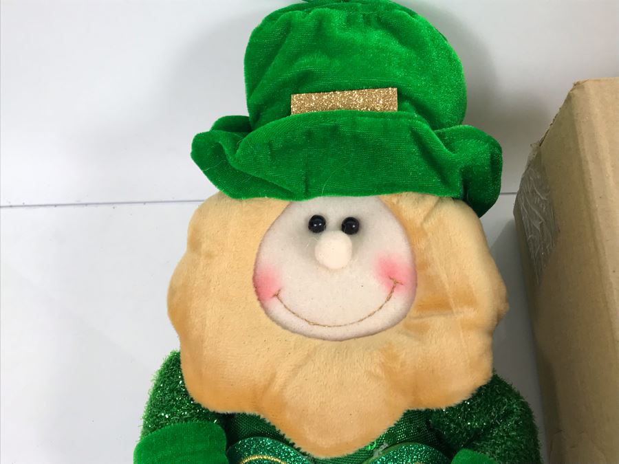 (18) New Hanna's Handiworks Irish Door Knob Hangers And (2) New Hanna's Handiworks Leprechauns Retails $144 [Photo 7]