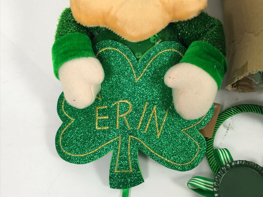 (18) New Hanna's Handiworks Irish Door Knob Hangers And (2) New Hanna's Handiworks Leprechauns Retails $144 [Photo 6]