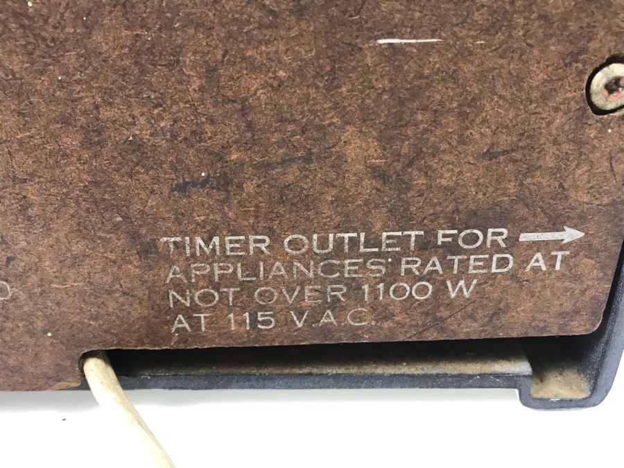 Very Cool Art Deco Crosley Vintage Tube Radio And Clock - Needs Servicing (Missing Several Knobs) [Photo 17]