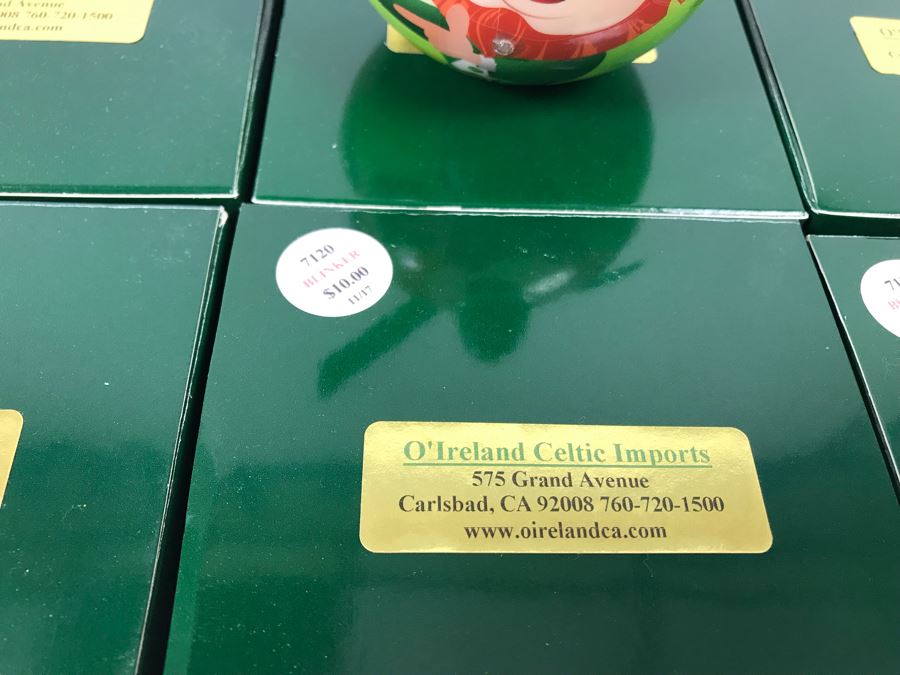 (18) New Irish Battery Powered Blinking Christmas Ornaments Retails $180 [Photo 5]