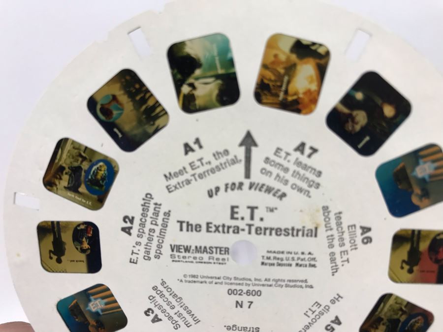 Cardinal Brain Teasers Puzzles (New), Walt Disney's Moving Picture Flip Book, Congratulations! I'll Drink To That Smurf, Movie E.T. The Extra-Terrestrial View-Master Stereo Reels With View-Master And Barrel Of Monkeys [Photo 5]