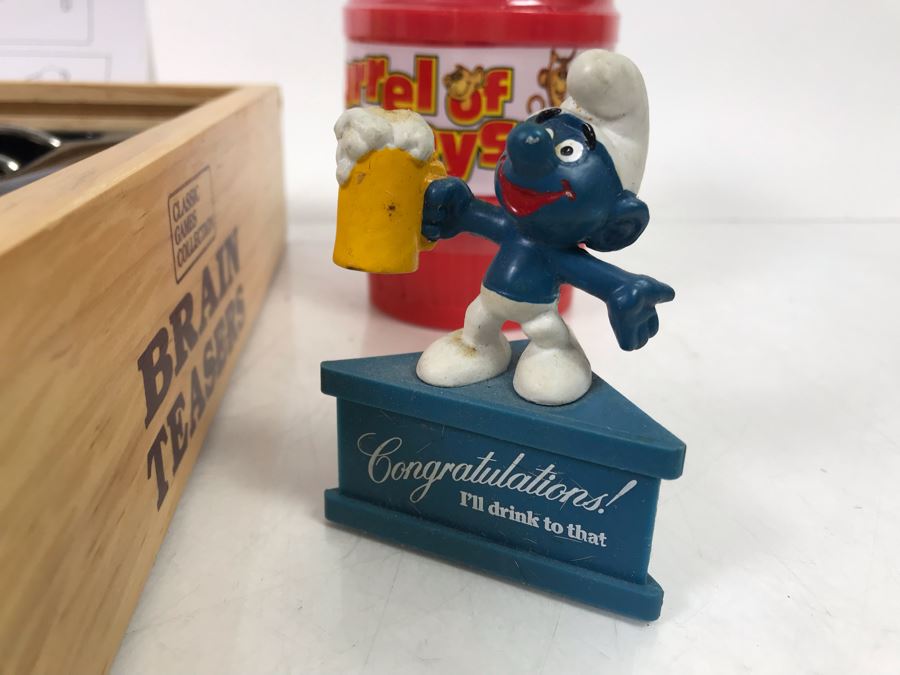 Cardinal Brain Teasers Puzzles (New), Walt Disney's Moving Picture Flip Book, Congratulations! I'll Drink To That Smurf, Movie E.T. The Extra-Terrestrial View-Master Stereo Reels With View-Master And Barrel Of Monkeys [Photo 12]