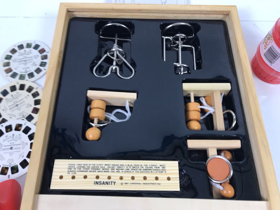 Cardinal Brain Teasers Puzzles (New), Walt Disney's Moving Picture Flip Book, Congratulations! I'll Drink To That Smurf, Movie E.T. The Extra-Terrestrial View-Master Stereo Reels With View-Master And Barrel Of Monkeys [Photo 2]